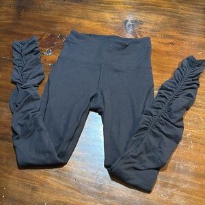 LULULEMON HIGH WAISTED RUCHED BLACK LEGGINGS🍋
